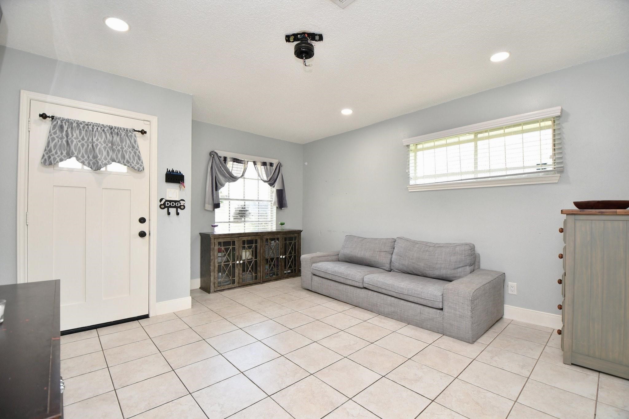 9458 Neuens Road, Unit 9458 Houston, TX 77080 - Photo 18 of 18 a living room with furniture and window