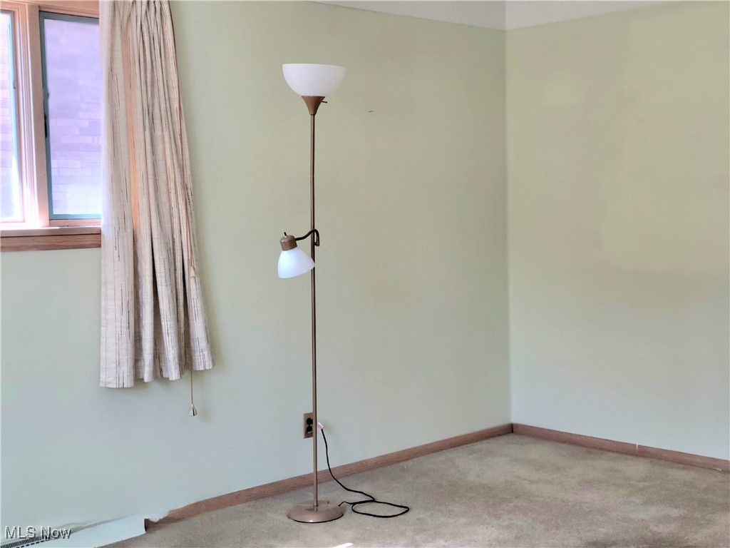 18307 Rosecliff Road Cleveland, OH 44119 - Photo 11 of 41 17 x 14 feet gives you room to entertain