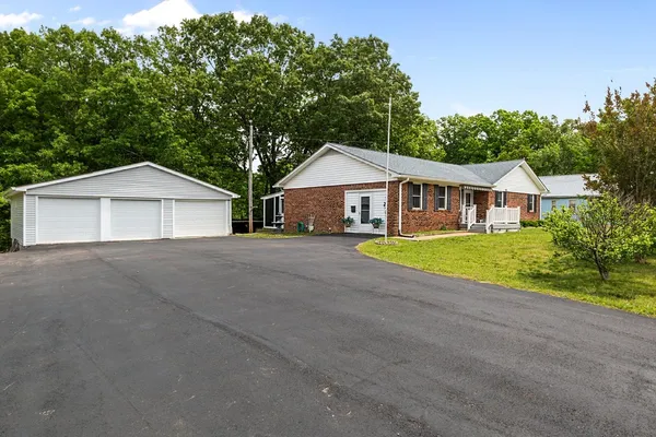 $258,500 | 190 Post Oak Avenue, Camden, TN 38320