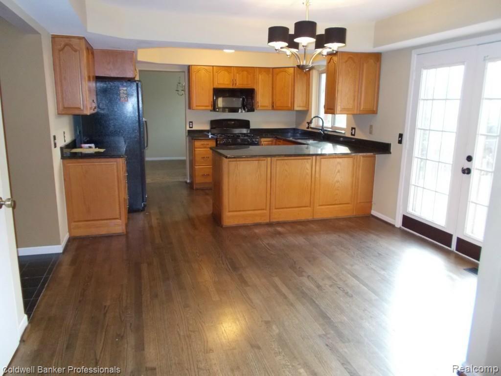 351 Torrent Court Rochester Hills, MI 48307 - Photo 4 of 21