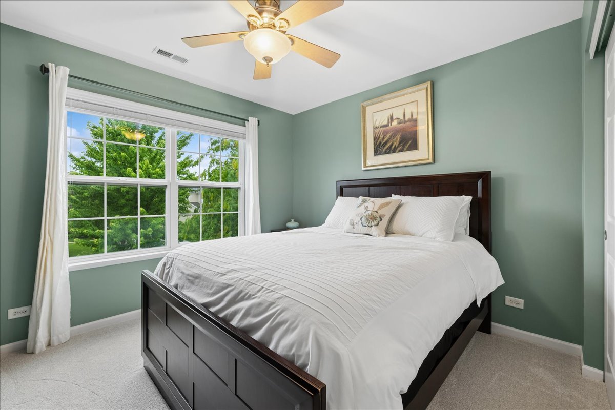 327 Shelbourne Road Volo, IL 60073 - Photo 16 of 43
