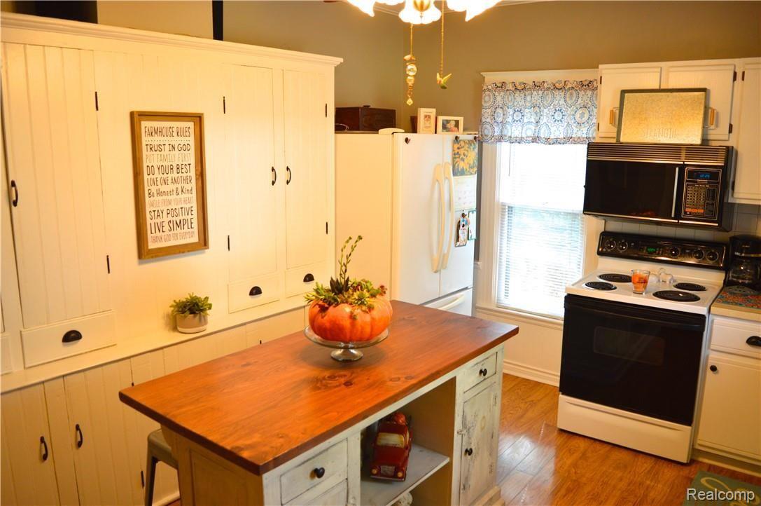 10100 South State Road Goodrich, MI 48438 - Photo 6 of 48 Lots of Cabinets