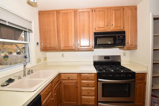 $180,000 | 1117 Whitehall Drive, South Bend, IN 46615