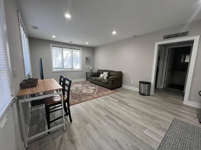 $1,600 | 747 Harbor View Road, Charleston, SC 29412