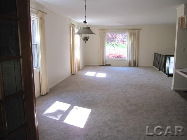 3666 Country Club Road Adrian, MI 49221 - Photo 9 of 32 Dining & Living area