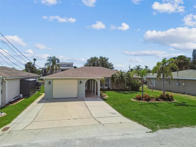 $2,295 | 13909 Berkowitz Avenue, Hudson, FL 34667