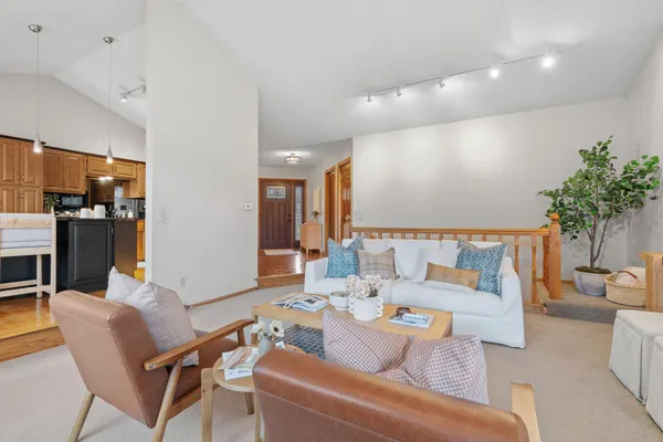 $589,900 | 1688 Chatham Avenue, Arden Hills, MN 55112