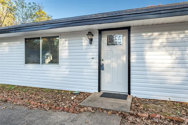 a view of entryway front of house