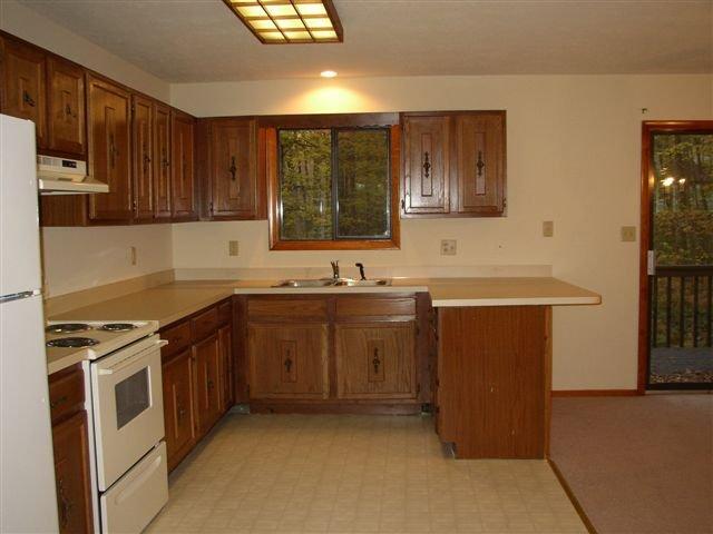 133 Timber Hill Road Henryville, PA 18332 - Photo 3 of 8 Kitchen 2