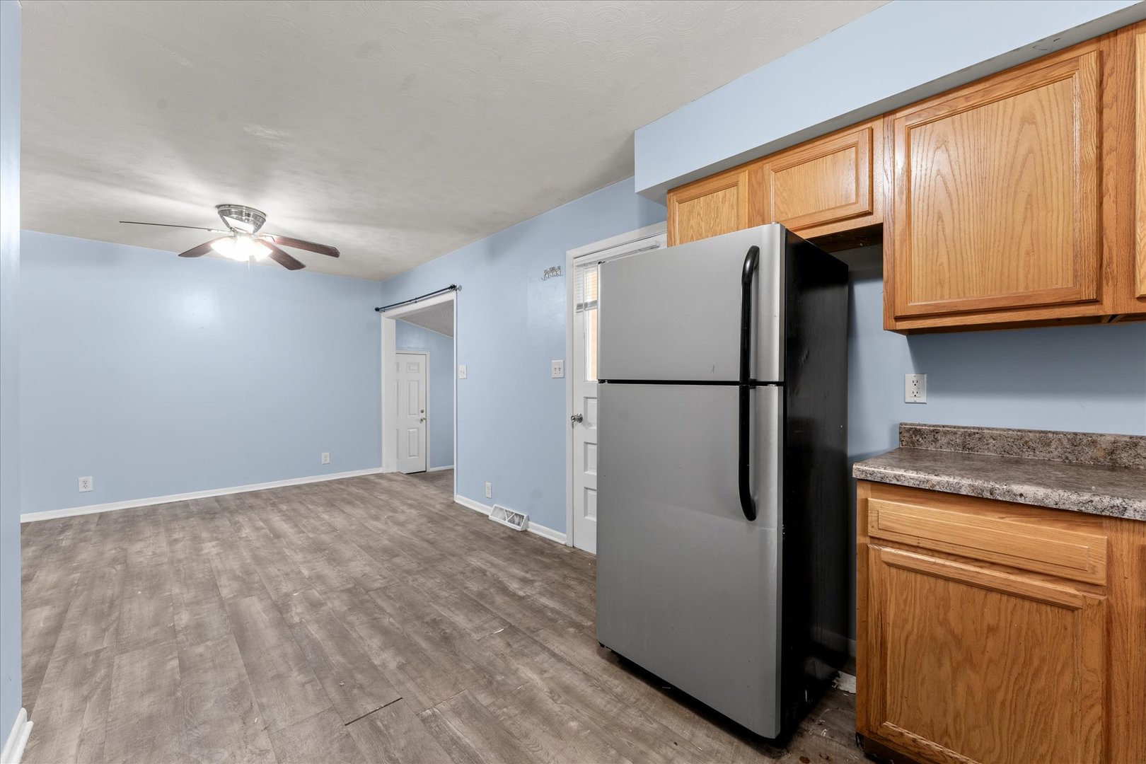 1406 West Springfield Avenue Champaign, IL 61821 - Photo 13 of 37 Gallery Image 13