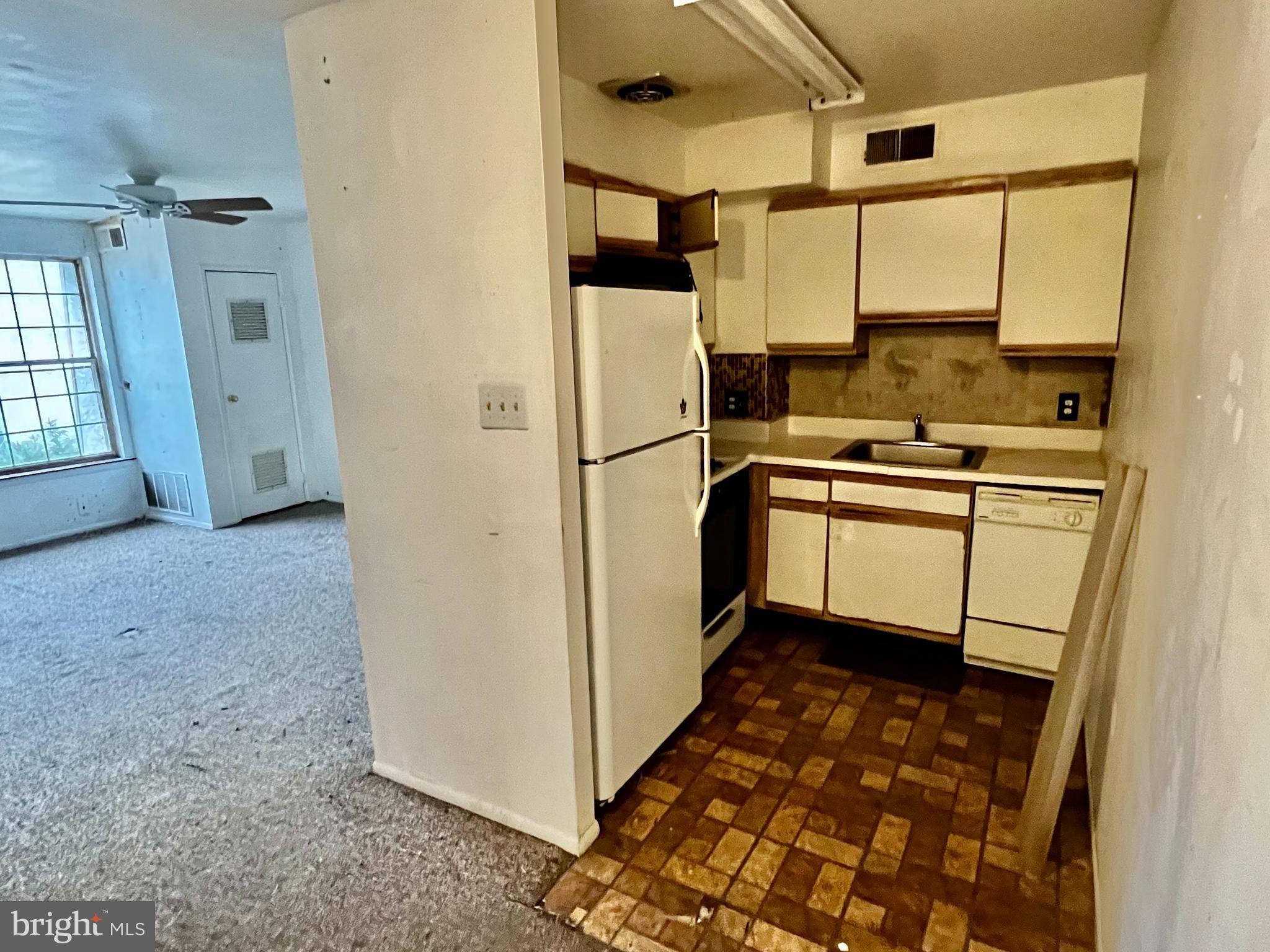441 Tomlinson Road, Unit B12 Philadelphia, PA 19116 - Photo 7 of 19 Gallery Image 7