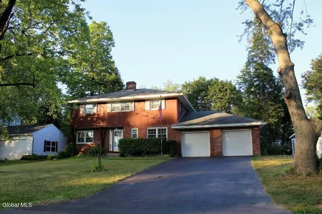 $424,900 | 5 Salisbury Road, Bethlehem, NY 12054