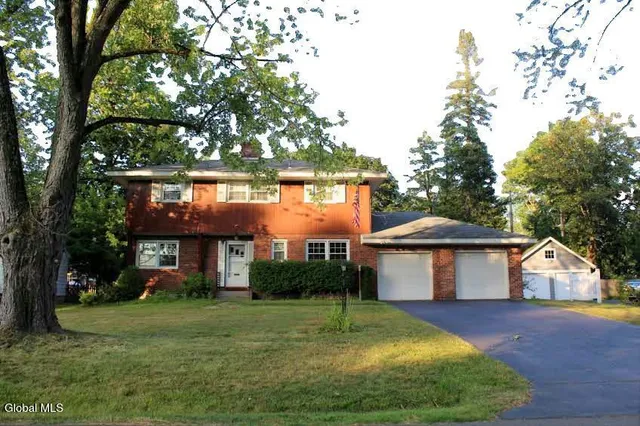 $424,900 | 5 Salisbury Road, Bethlehem, NY 12054