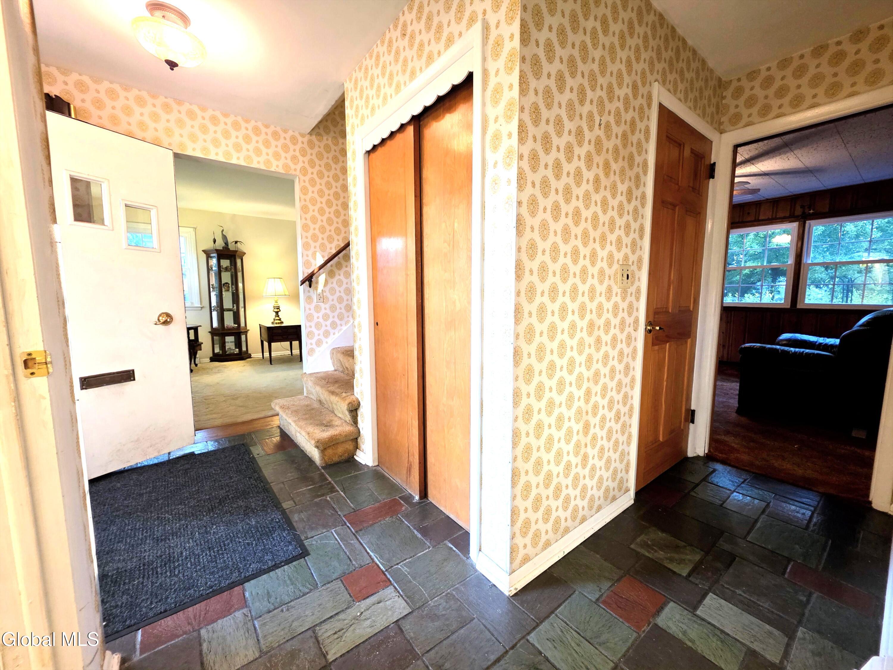 5 Salisbury Road Bethlehem, NY 12054 - Photo 9 of 40 20250723_193251