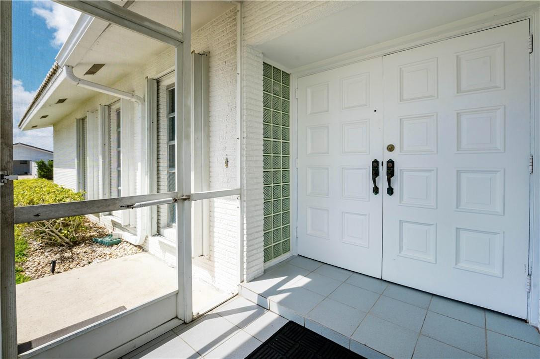 601 Northwest 12th Avenue Boca Raton, FL 33486 - Photo 3 of 27 a view of a interior of the house
