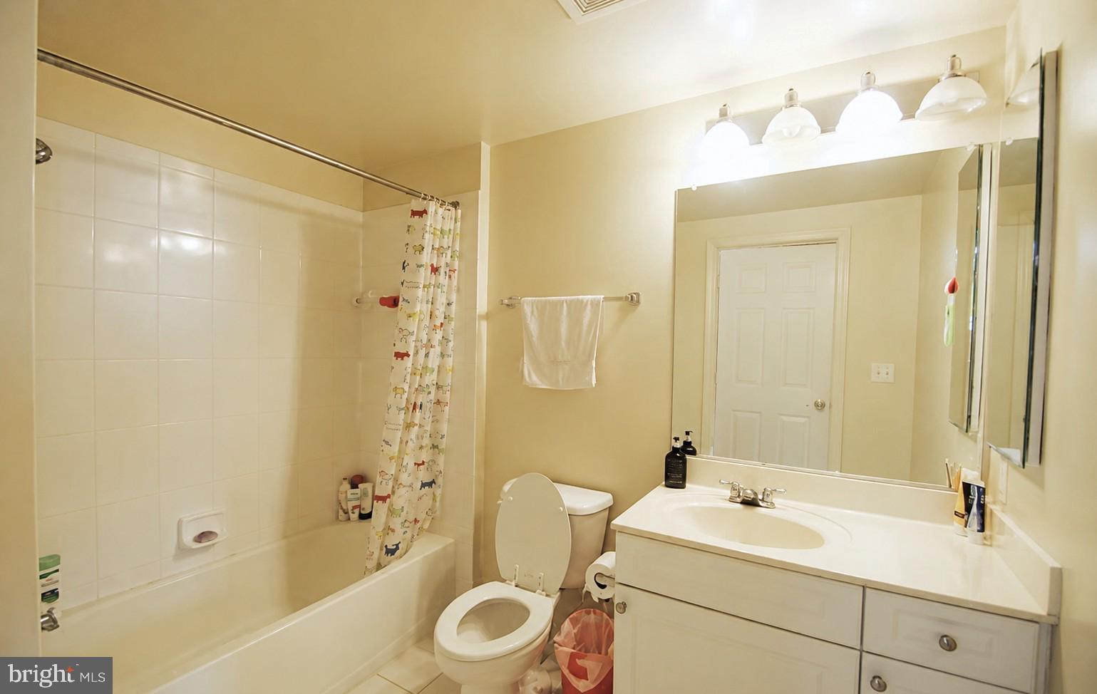 2726 Gallows Road, Unit 901 Vienna, VA 22180 - Photo 7 of 14 Full bath