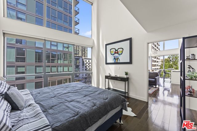 $1,095,000 | 901 Flower Street, Unit 700, Los Angeles, CA 90015