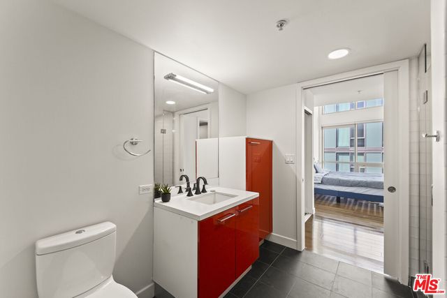 $1,095,000 | 901 Flower Street, Unit 700, Los Angeles, CA 90015