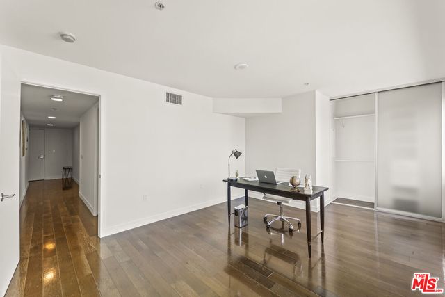 $1,095,000 | 901 Flower Street, Unit 700, Los Angeles, CA 90015
