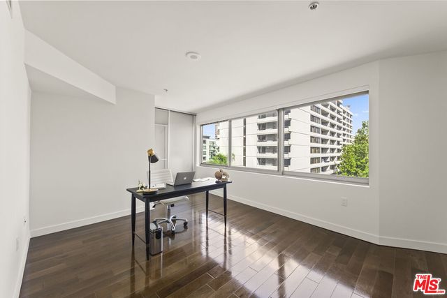 $1,095,000 | 901 Flower Street, Unit 700, Los Angeles, CA 90015