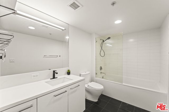 $1,095,000 | 901 Flower Street, Unit 700, Los Angeles, CA 90015