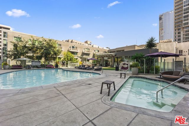 $1,095,000 | 901 Flower Street, Unit 700, Los Angeles, CA 90015