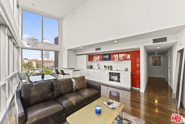 $1,095,000 | 901 Flower Street, Unit 700, Los Angeles, CA 90015