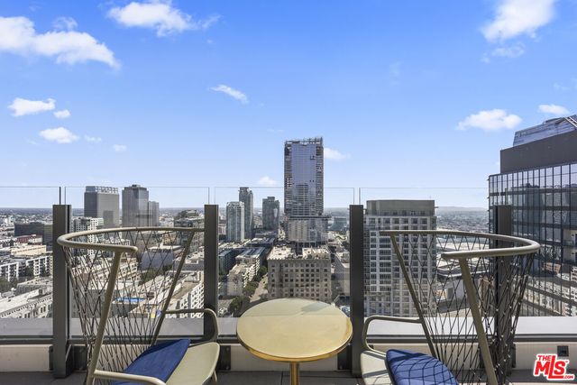 $1,095,000 | 901 Flower Street, Unit 700, Los Angeles, CA 90015