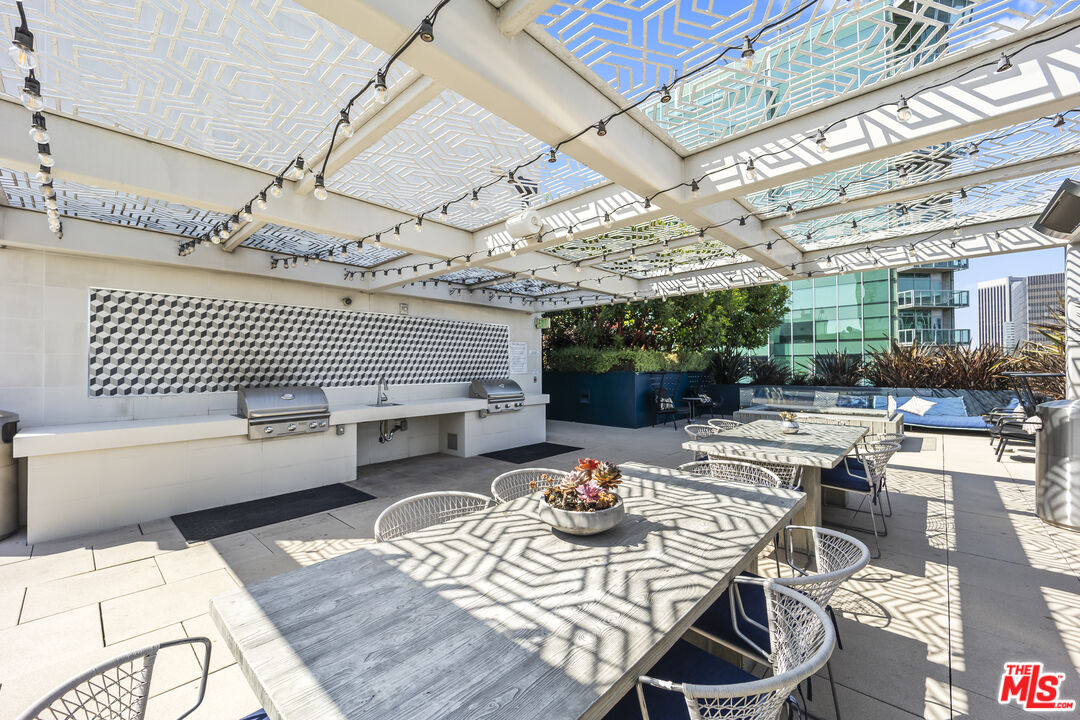 901 Flower Street, Unit 700 Los Angeles, CA 90015 - Photo 36 of 55 a outdoor space with furniture
