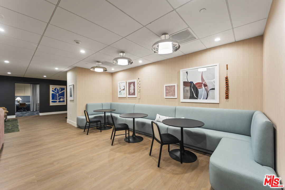 901 Flower Street, Unit 700 Los Angeles, CA 90015 - Photo 39 of 55 a living room with furniture and a flat screen tv