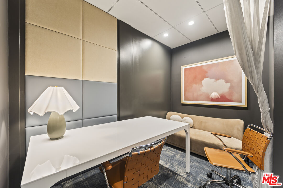 901 Flower Street, Unit 700 Los Angeles, CA 90015 - Photo 40 of 55 a dining room with furniture and a painting on the wall