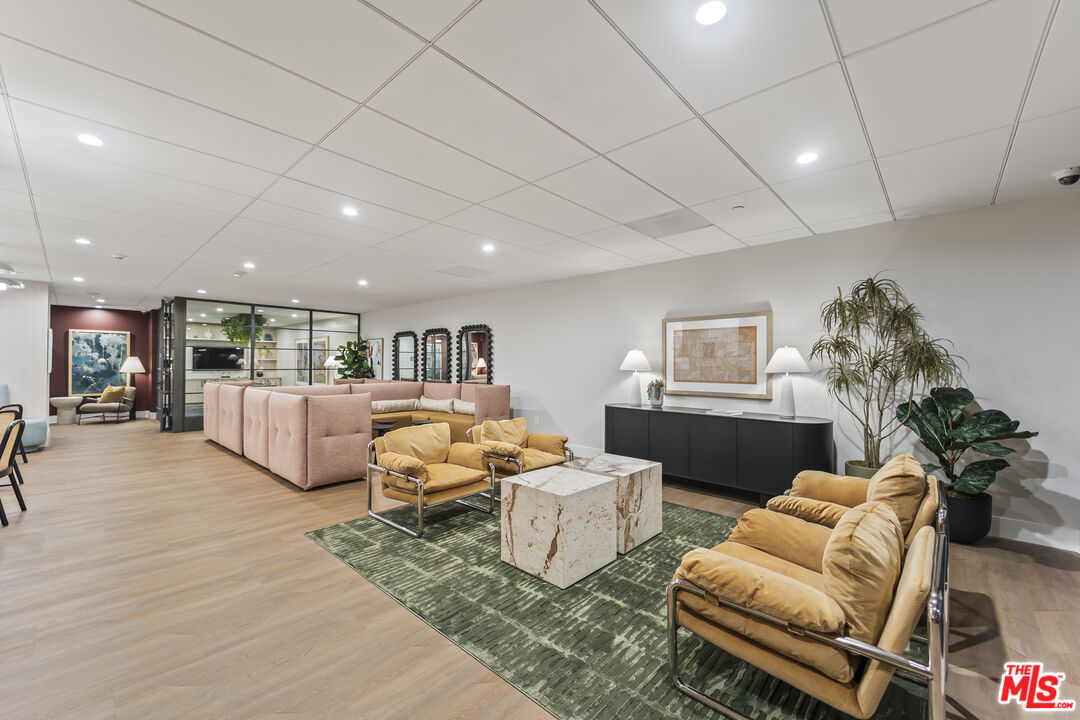 901 Flower Street, Unit 700 Los Angeles, CA 90015 - Photo 42 of 55 a living room with furniture and a wooden floor