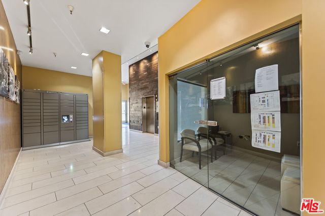 $1,095,000 | 901 Flower Street, Unit 700, Los Angeles, CA 90015