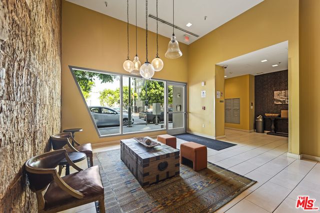 $1,095,000 | 901 Flower Street, Unit 700, Los Angeles, CA 90015