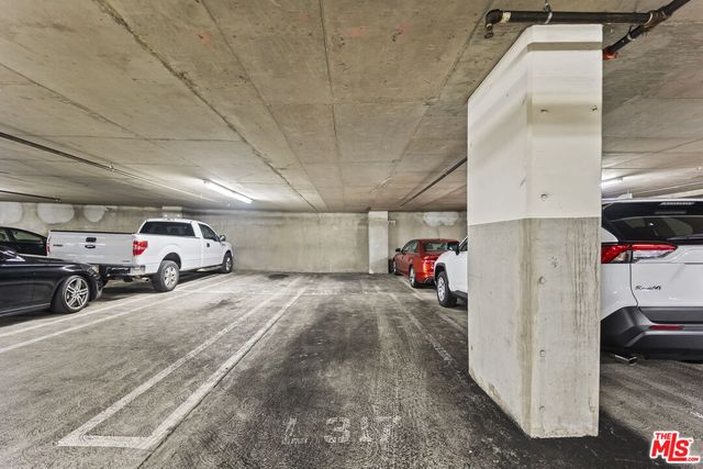 $1,095,000 | 901 Flower Street, Unit 700, Los Angeles, CA 90015