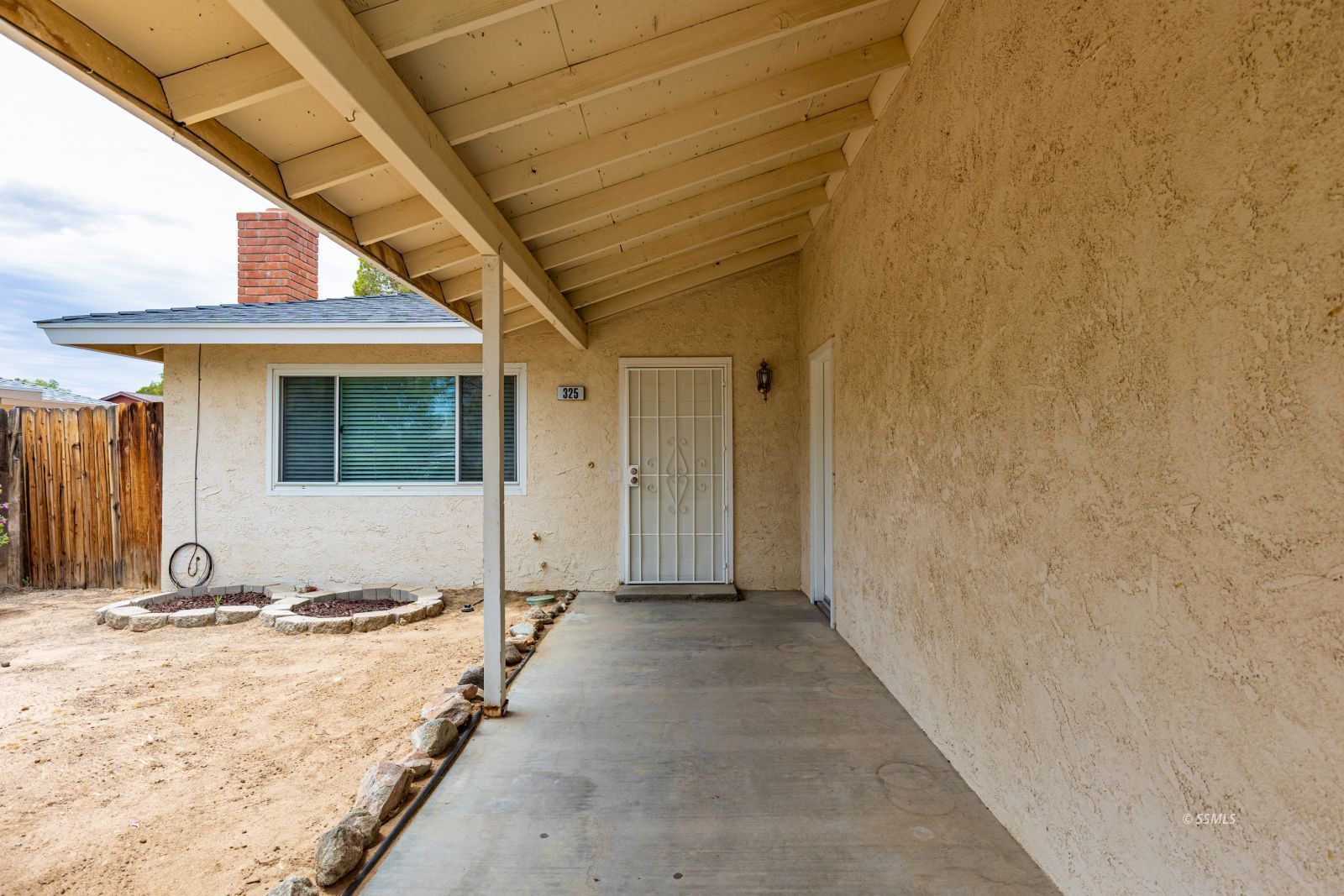 325 South Lincoln Street Ridgecrest, CA 93555 - Photo 5 of 35