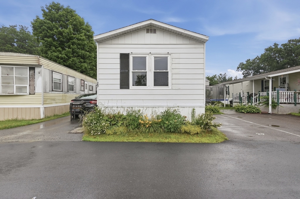 25 Groton School Road, Unit 29 Ayer, MA 01432 - Photo 2 of 21