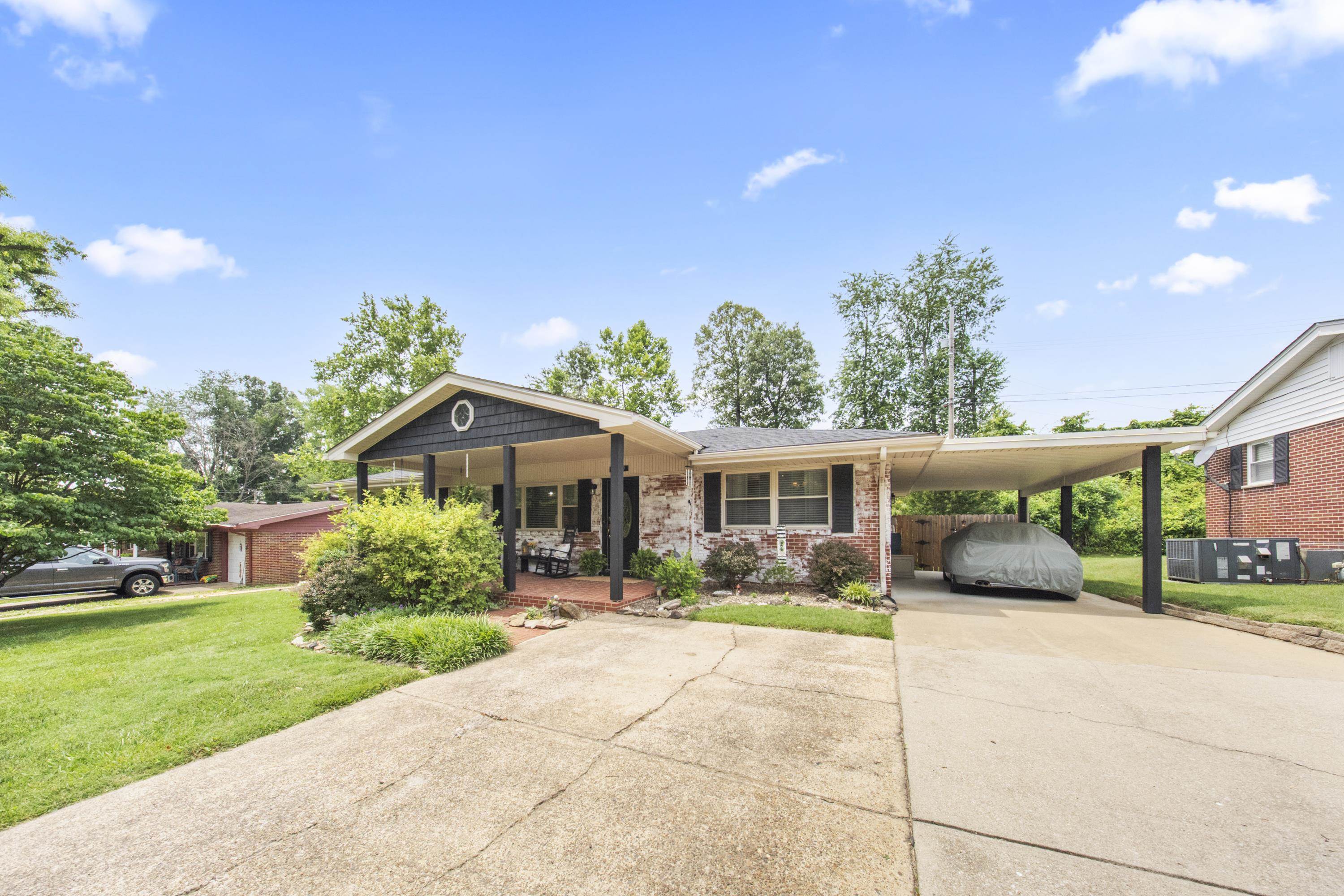 2109 Sharon Road Ashland, KY 41101 - Photo 2 of 45