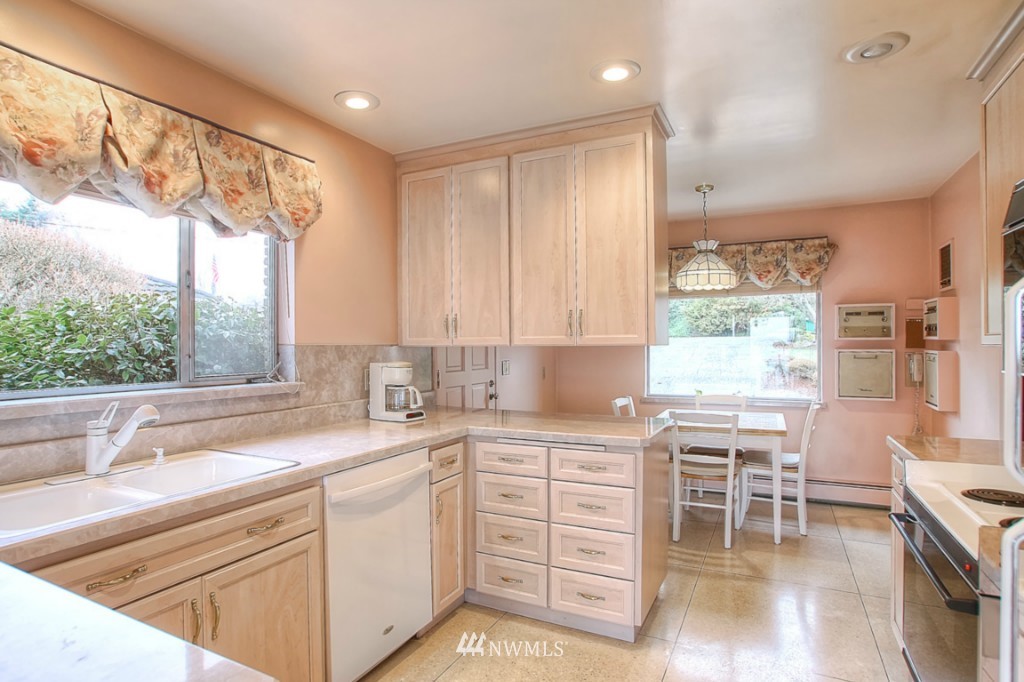 254 Seneca Avenue Northwest Renton, WA 98057 - Photo 2 of 15 Gallery Image 2