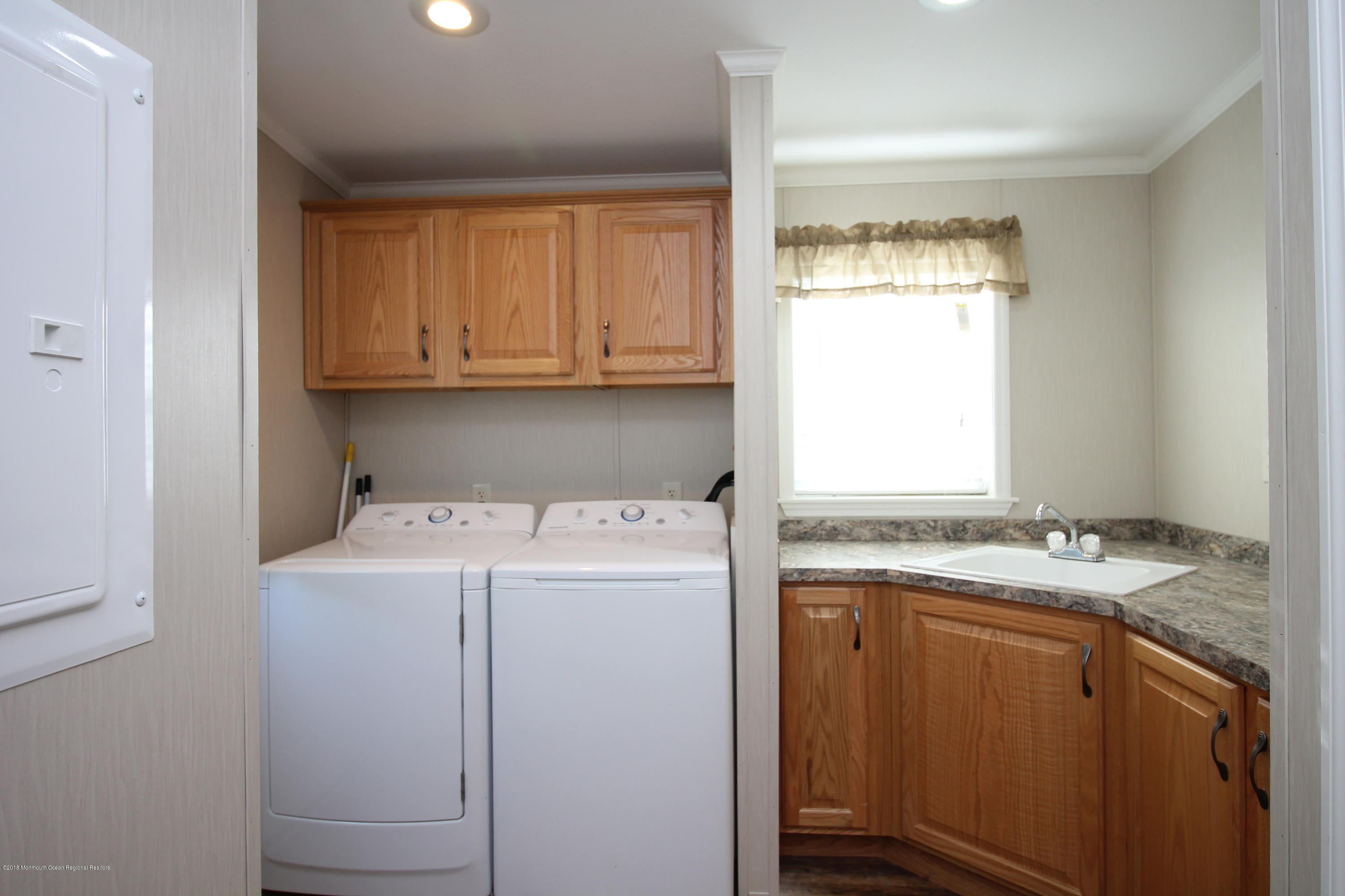 24 Brookside Way Freehold, NJ 07728 - Photo 24 of 28 IMG_8523