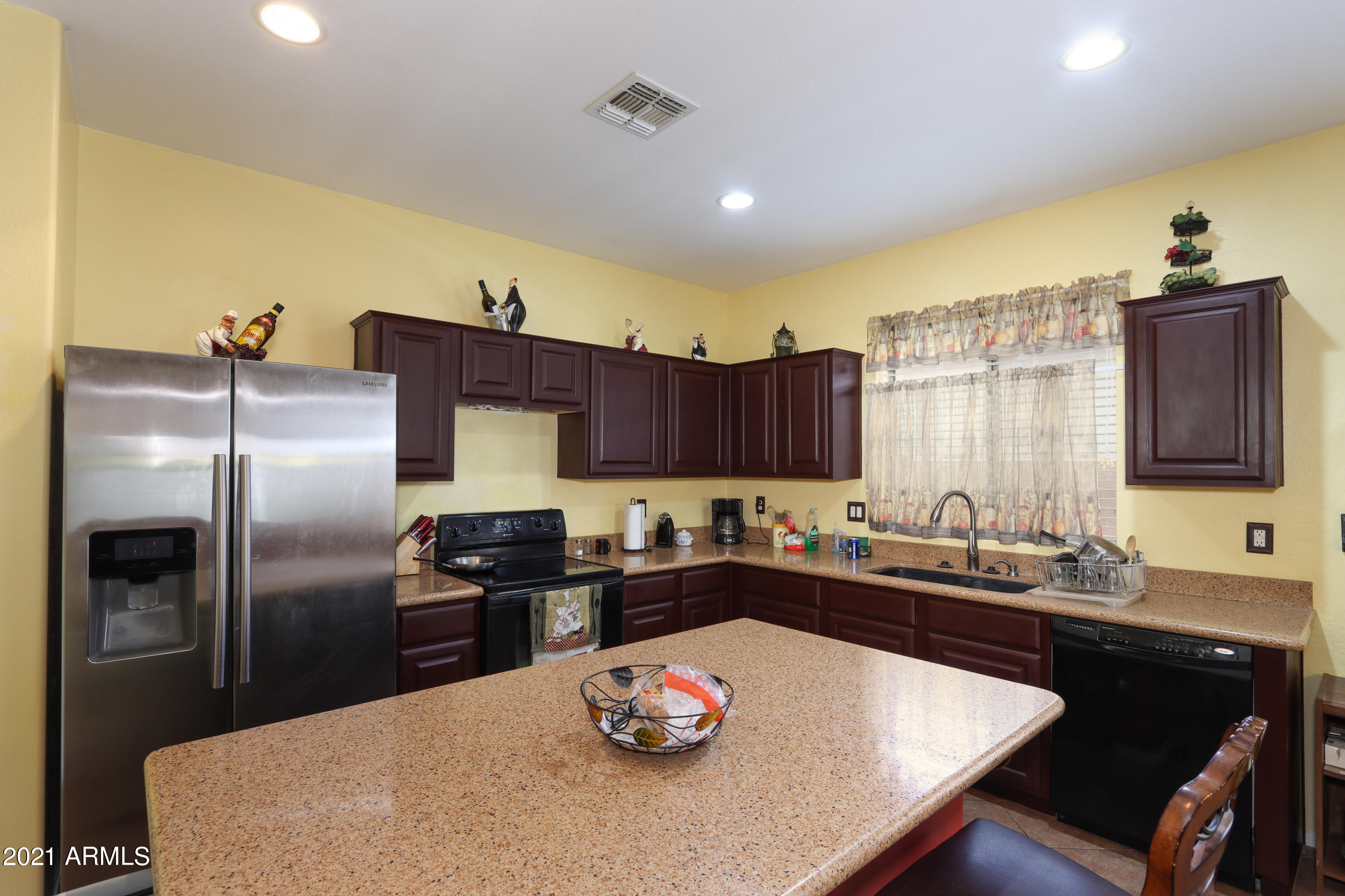 45338 Miramar Road Maricopa, AZ 85139 - Photo 8 of 29 KITCHEN