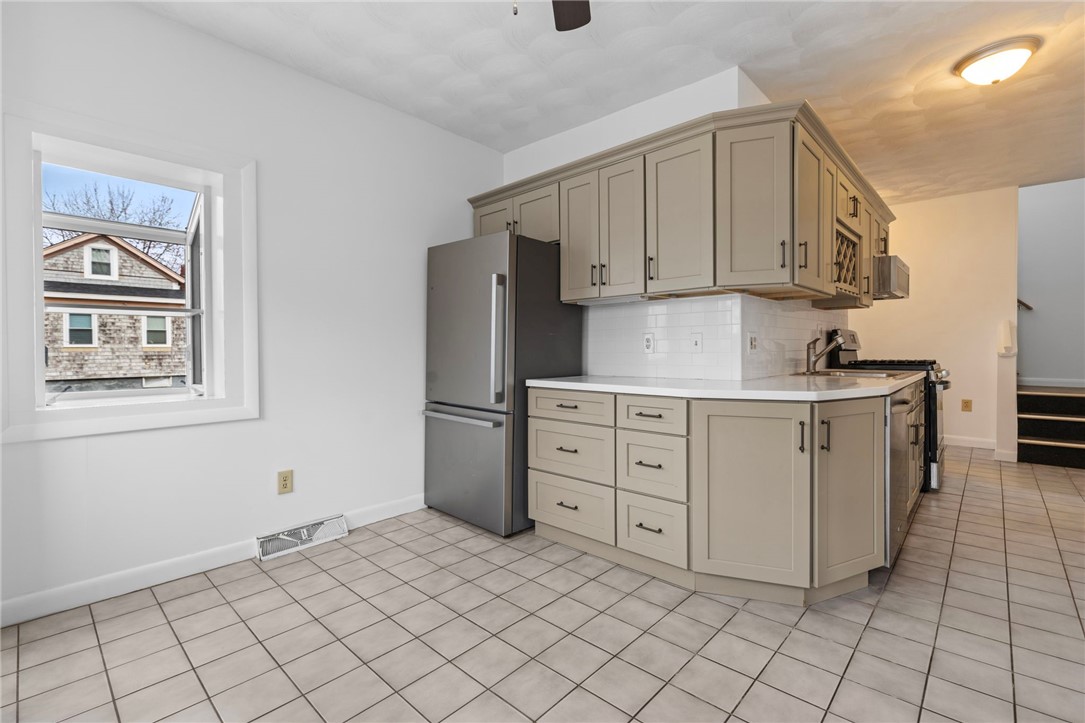 52 Blake Street Warwick, RI 02889 - Photo 7 of 19