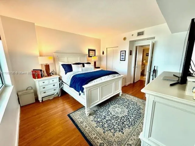 $2,950 | 325 South Biscayne Boulevard, Unit 2924, Miami, FL 33131