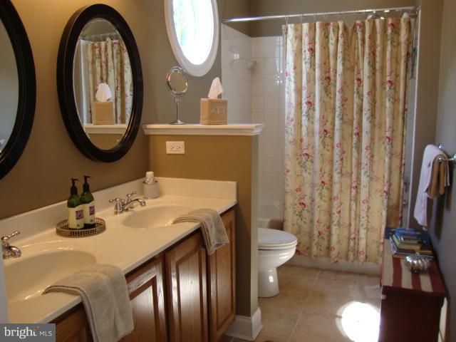 127 Bittern Drive Gettysburg, PA 17325 - Photo 28 of 30 Full Second Bathroom with a Pocket Door