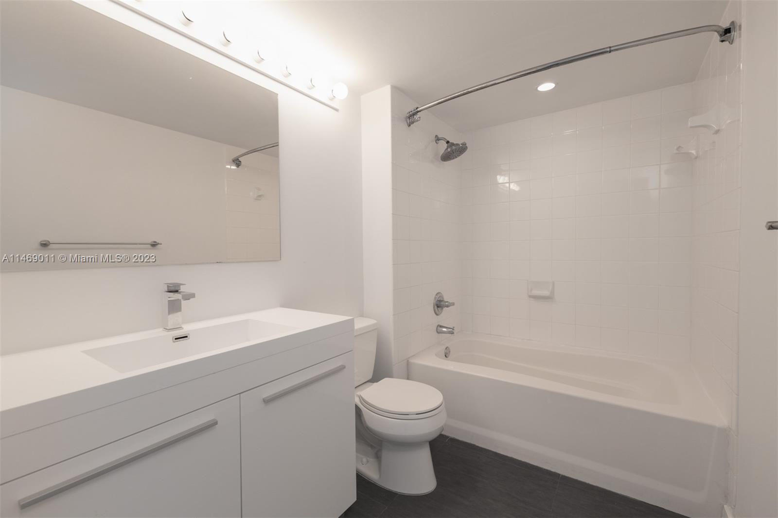 90 Alton Road, Unit 2807 Miami Beach, FL 33139 - Photo 6 of 30 a bathroom with a sink a toilet and a bathtub