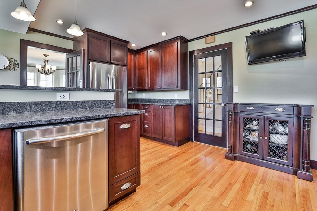 1272 Brook Road Milton, MA 02186 - Photo 18 of 38 Gallery Image 18