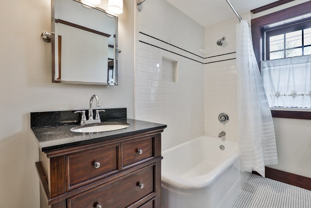 1272 Brook Road Milton, MA 02186 - Photo 31 of 38 Gallery Image 31