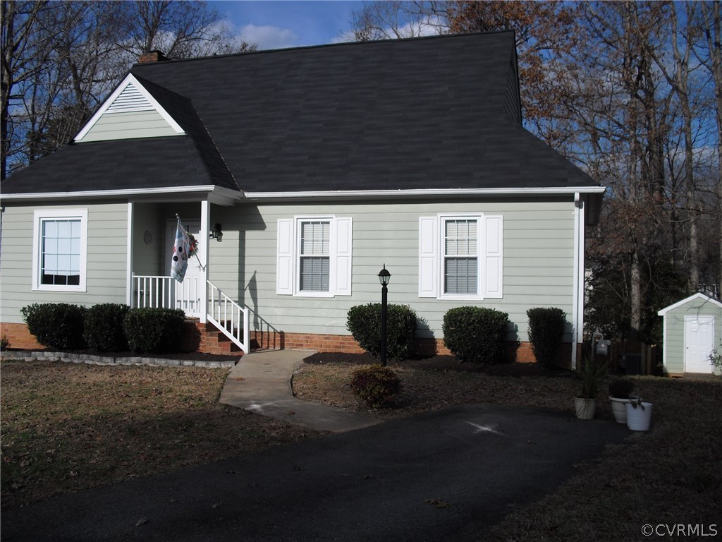 5501 Chatmoss Road Midlothian, VA 23112 - Photo 2 of 29 a backyard of a house with table and chairs