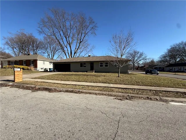 $350,000 | 7515 North Tracy Avenue, Kansas City, MO 64118