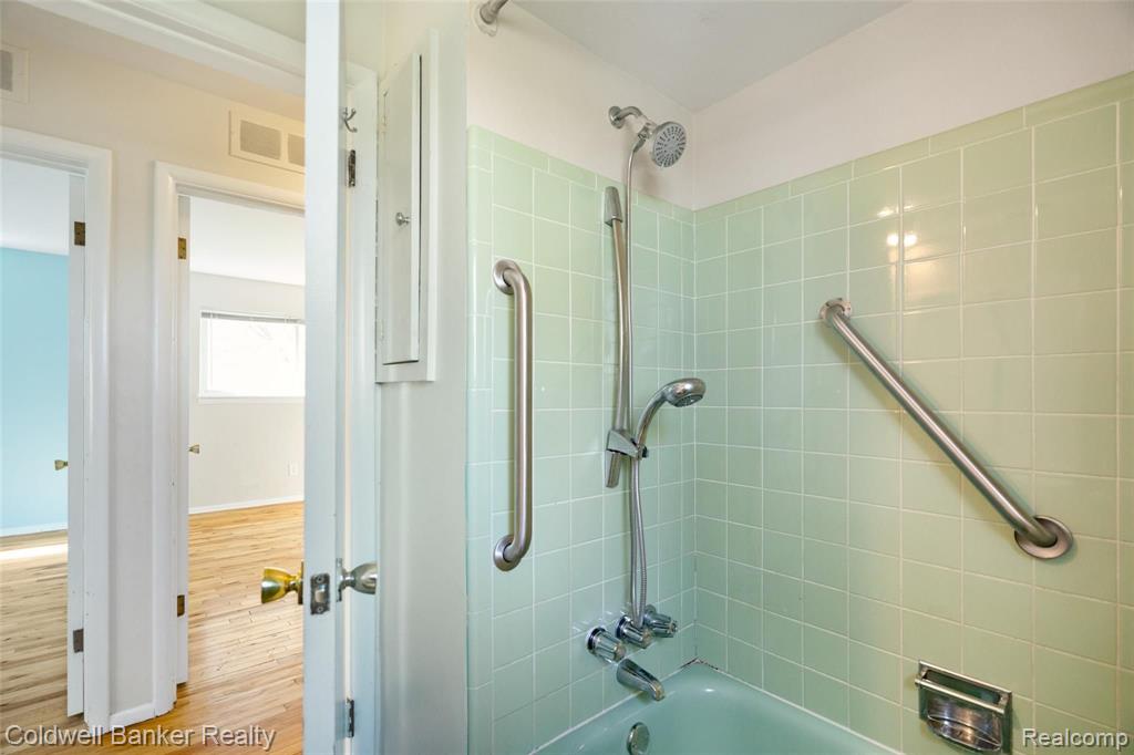 1272 East Square Lake Road Bloomfield Hills, MI 48304 - Photo 26 of 36